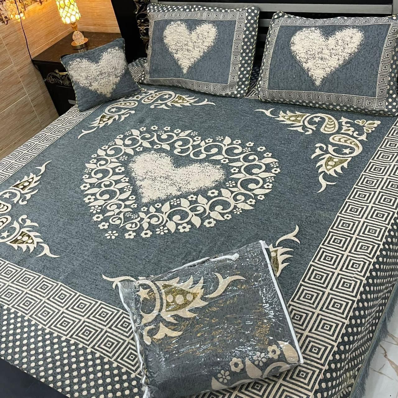 4PC Velvet Jacquard Bedsheet – King Size -silver