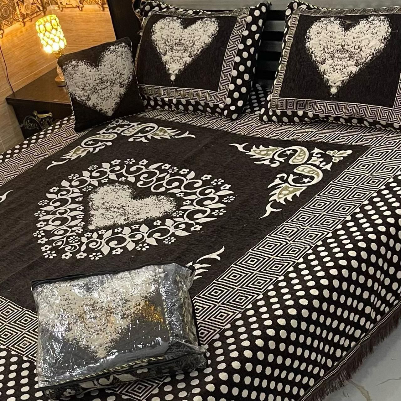 4PC Velvet Jacquard Bedsheet – King Size- chocolate brown