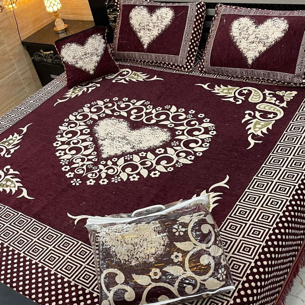 4PC Velvet Jacquard Bedsheet – King Size -maroon